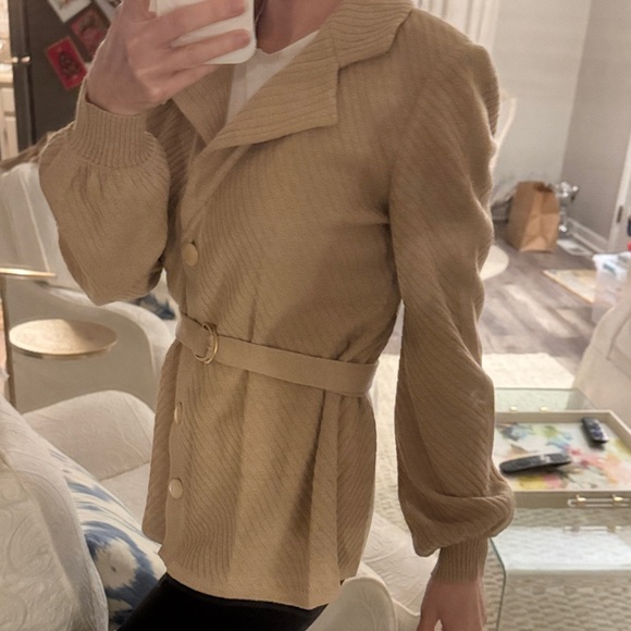 St. John Collection Beige Belted Trench Blazer Sweater NWOT + added button - Picture 5 of 6